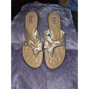 Born Womens Sz 11 Gold Leather Thong Slip on  Sandals excellent condition